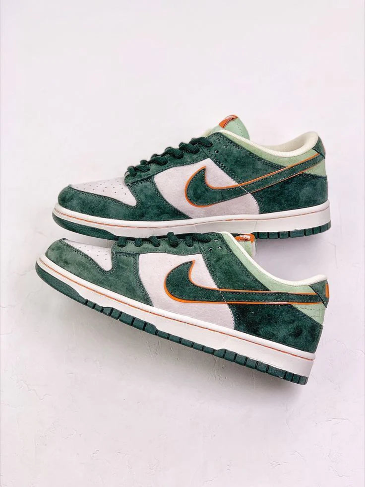 SB Dunk Low Otomo Katsuhiro Green Suede